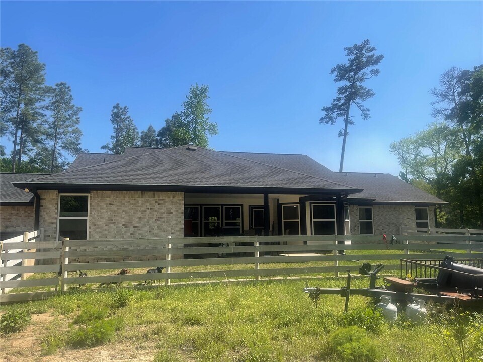 131 Feldspar Ln in Huntsville, TX - Building Photo