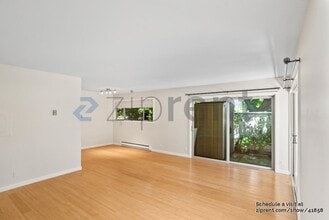 500 W Middlefield Rd in Mountain View, CA - Foto de edificio - Building Photo