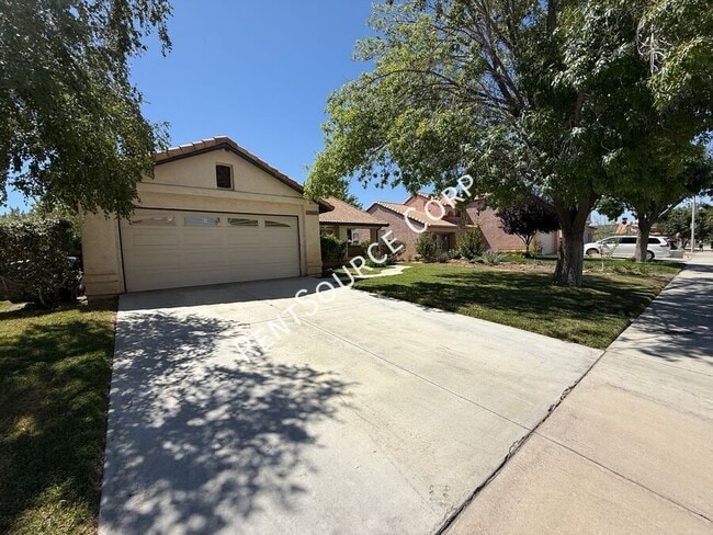 44249 Halcom Ave in Lancaster, CA - Building Photo - Building Photo
