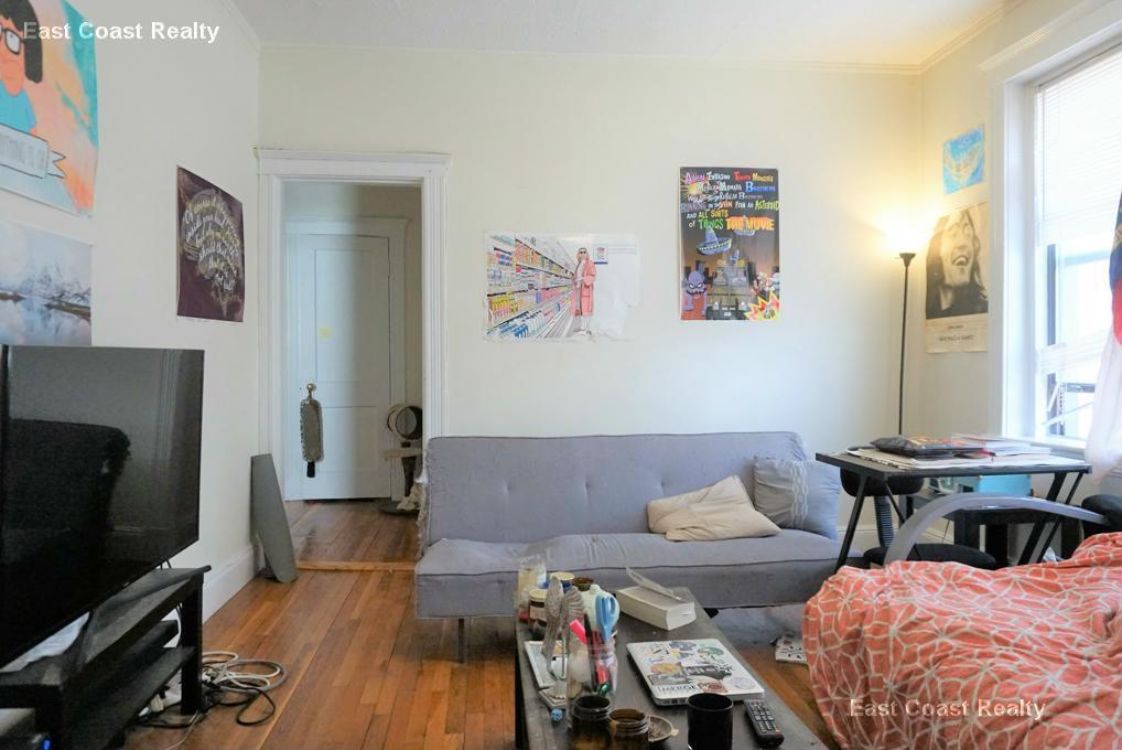 11 Carol Ave in Boston, MA - Building Photo