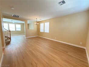 583 Lacabana Beach Dr in Las Vegas, NV - Foto de edificio - Building Photo