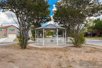 5515 Champions Hill Dr in San Antonio, TX - Building Photo - Building Photo