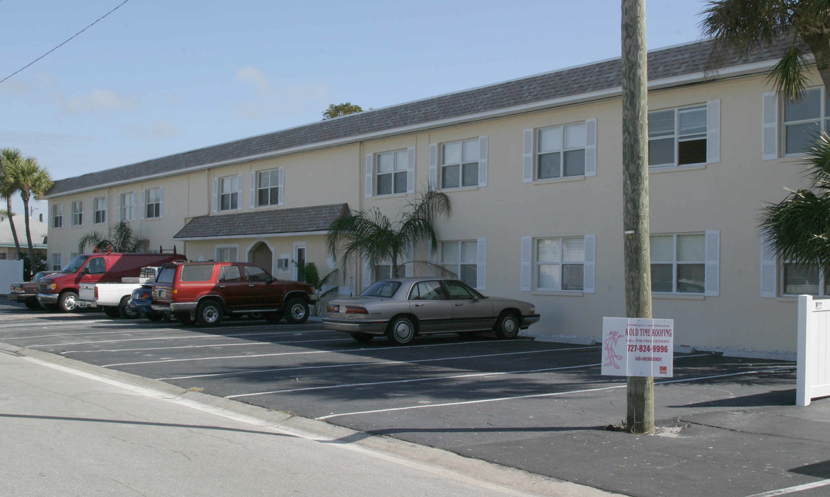 600 71st Ave in St. Petersburg, FL - Building Photo