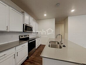 4234 177th St E in Tacoma, WA - Foto de edificio - Building Photo