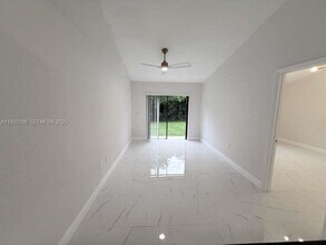 1300 Wiley St in Hollywood, FL - Building Photo - Building Photo