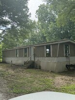 105 Shannon St in Plantersville, MS - Building Photo
