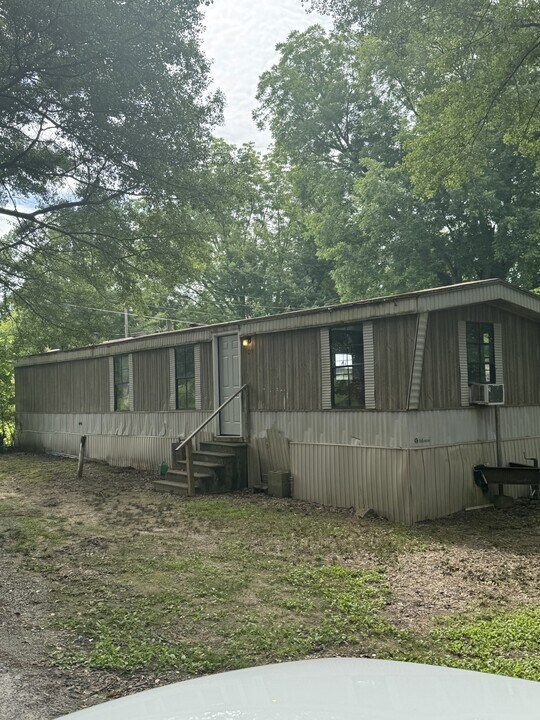 105 Shannon St in Plantersville, MS - Building Photo