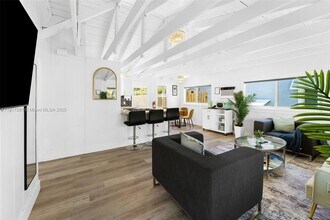 1464 NE 24th St in Wilton Manors, FL - Building Photo - Building Photo