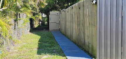 3684 Pinehurst Dr, Unit Effiency in Greenacres, FL - Building Photo - Building Photo