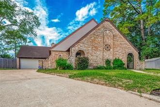 8315 Tessa Ct in Houston, TX - Building Photo - Building Photo