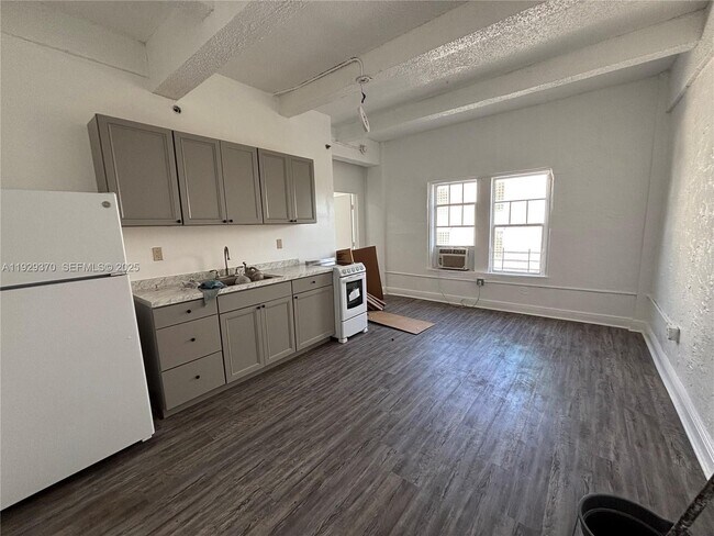 220 23rd St in Miami Beach, FL - Building Photo - Building Photo