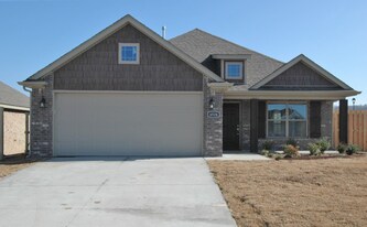 4526 W Croft Dr in Fayetteville, AR - Building Photo