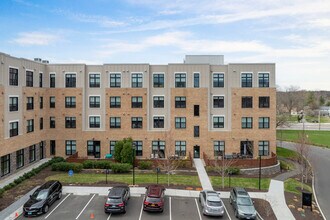 Waterstone On High Ridge in Stamford, CT - Building Photo - Building Photo