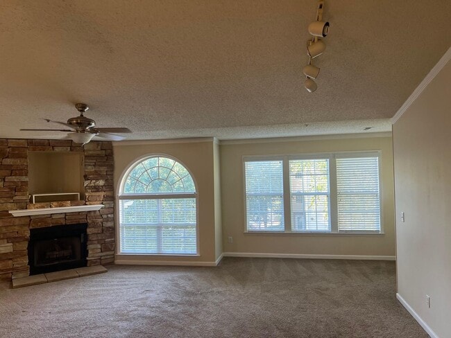 434 Ivy Glen Dr in Winston-Salem, NC - Foto de edificio - Building Photo