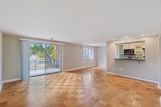 10400 Rockville Pike, Unit 202 in North Bethesda, MD - Building Photo - Building Photo