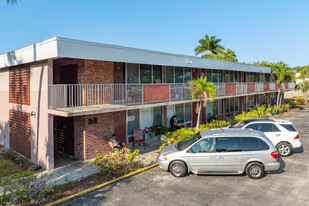 Golf Crest of Naples Apartments