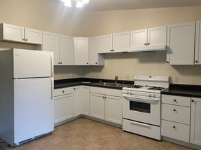 122 S Hillsdale St, Unit 4 in North Adams, MI - Building Photo - Building Photo