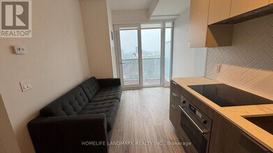 15 Holmes Ave in Toronto, ON - Building Photo - Building Photo