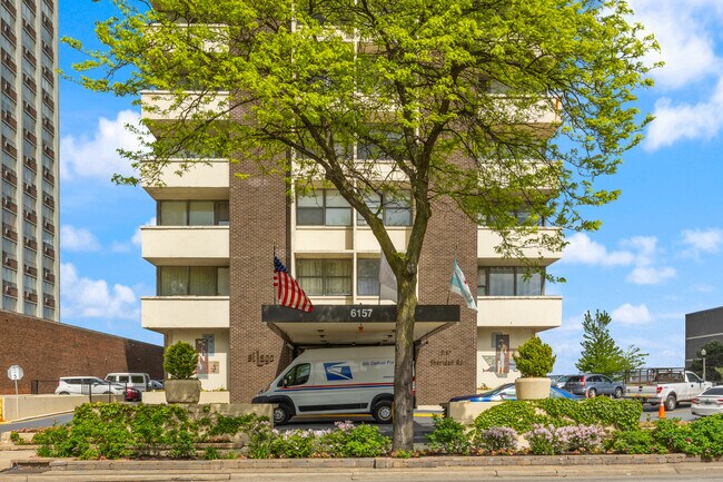 6157 N Sheridan Rd in Chicago, IL - Building Photo - Building Photo