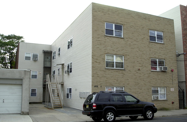 409-411 11th St in Union City, NJ - Building Photo - Building Photo