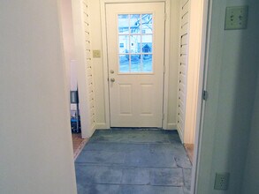 529 Chestnut St, Unit First Floor in Carnegie, PA - Foto de edificio - Building Photo