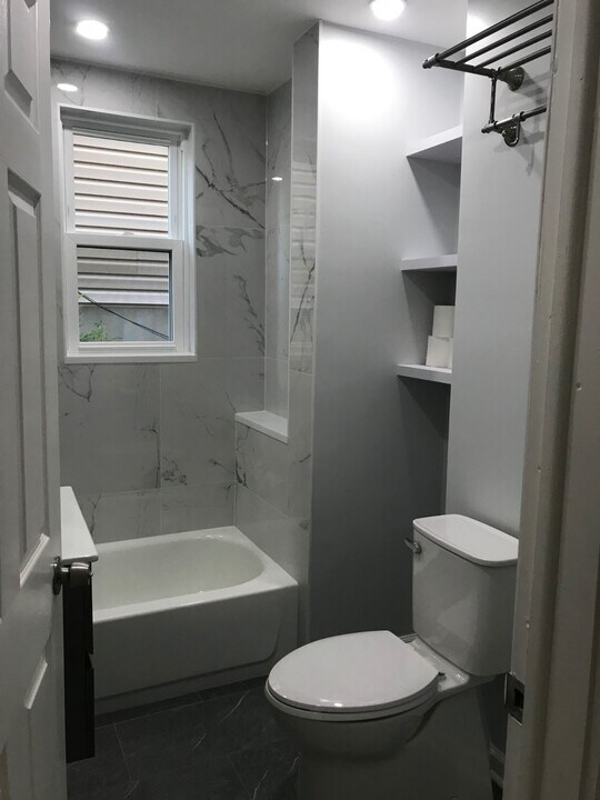 242 Sanford St in East Orange, NJ - Building Photo