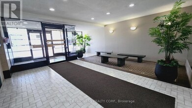 2825 Islington Ave in Toronto, ON - Building Photo - Building Photo