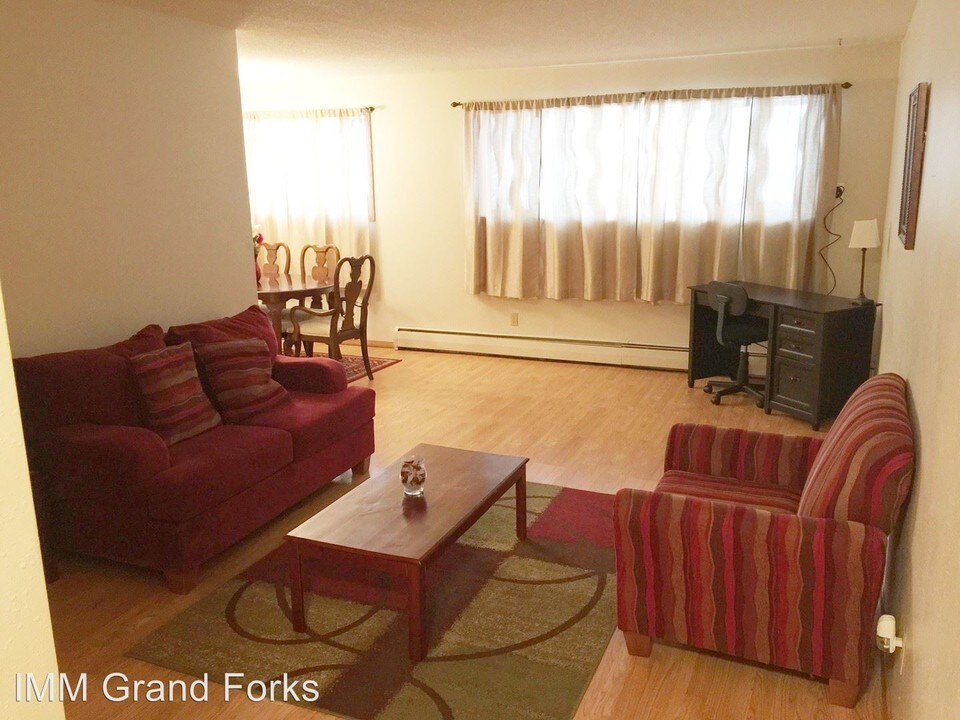 1815 21st Ave S-Unit -#101 in Grand Forks, ND - Foto de edificio