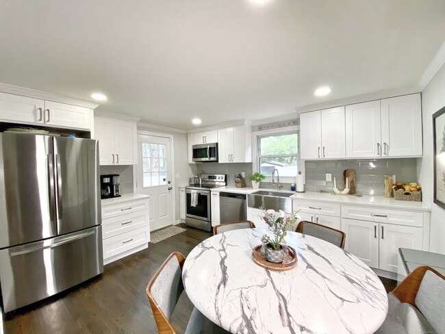 property at 6 Tracey St