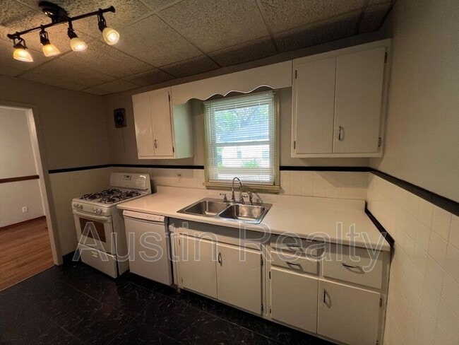 9567 Cantwell Dr in Affton, MO - Building Photo - Building Photo