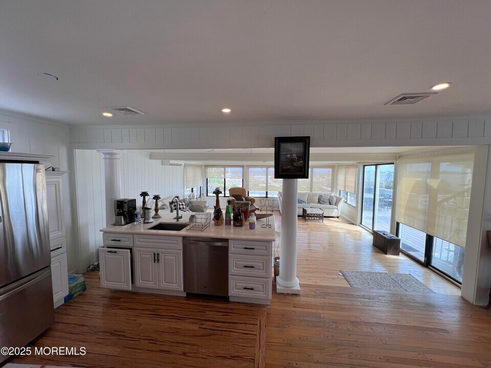 14 Falls Rd in Mantoloking, NJ - Building Photo