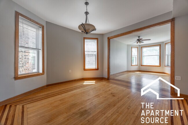 3110 W Fullerton Ave, Unit 3 in Chicago, IL - Building Photo - Building Photo