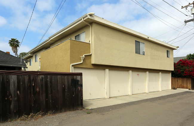 426 S Freeman St in Oceanside, CA - Building Photo - Building Photo