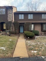 7 Lenape Ln in Douglassville, PA - Building Photo