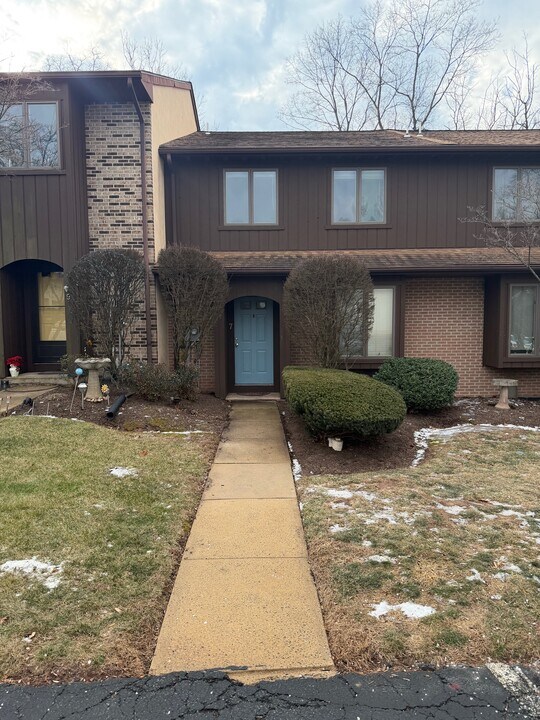 7 Lenape Ln in Douglassville, PA - Building Photo