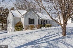 11806 Camelot Way in Fredericksburg, VA - Building Photo