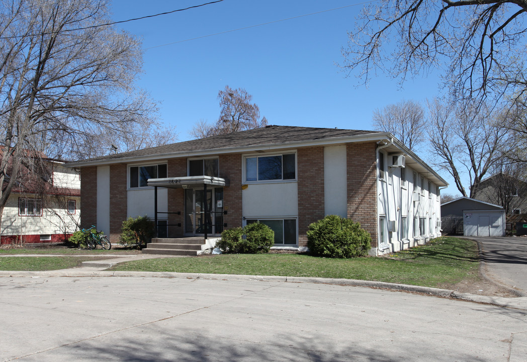 1621 Taylor St NE in Minneapolis, MN - Building Photo