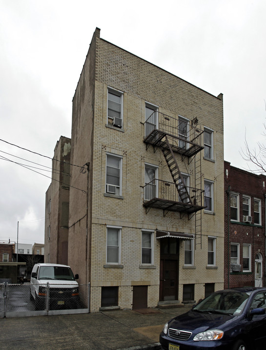 47 Wales Ave in Jersey City, NJ - Building Photo