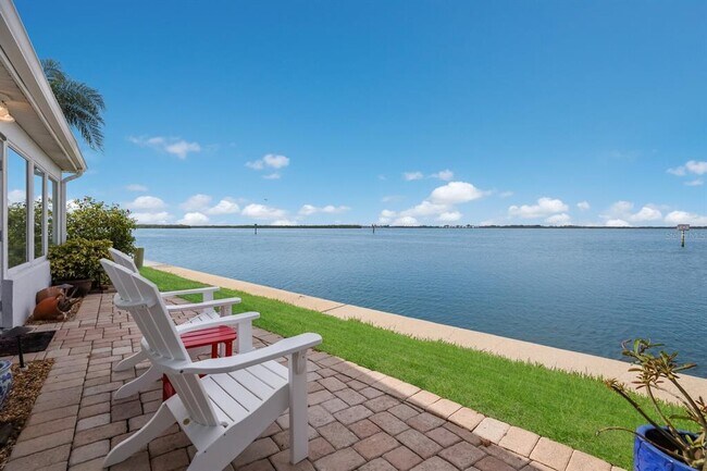 property at 957 Spanish Dr N