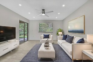 10931 W Tidewater Cir in Crystal River, FL - Building Photo