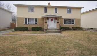 225 Sunshine Dr in Buffalo, NY - Building Photo