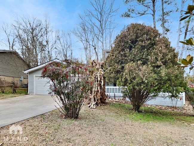 property at 2870 Woodhollow Ln