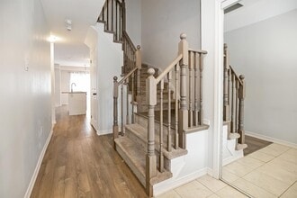 8254 Tulip Tree Dr in Niagara Falls, ON - Building Photo - Building Photo