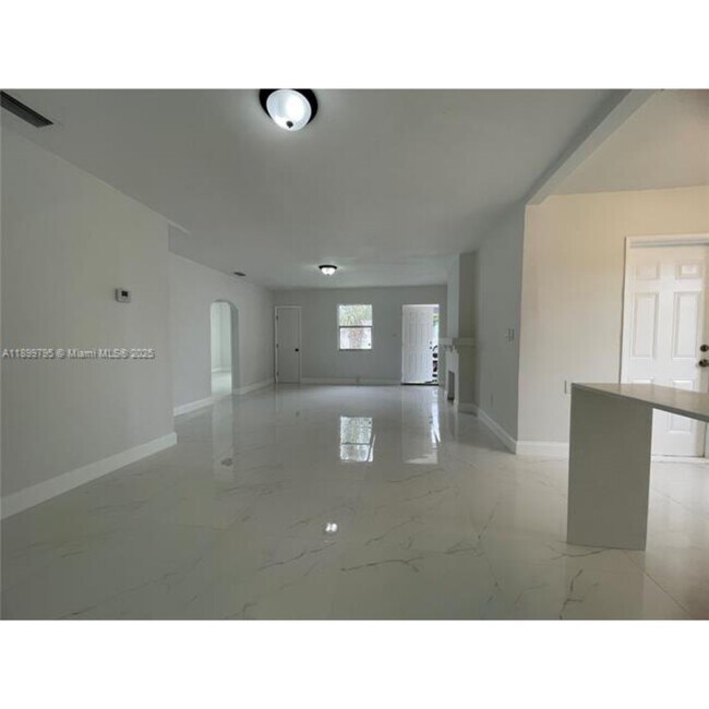 7631 NW 4th Ave in Miami, FL - Foto de edificio - Building Photo