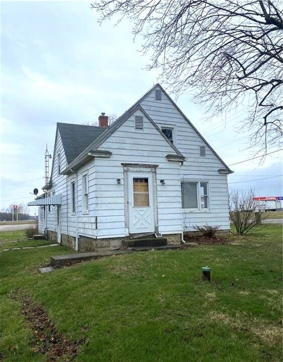 10256 Wadsworth Rd in Marshallville, OH - Building Photo