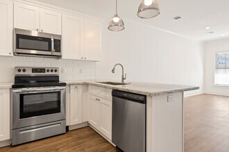 411 Curtis St in Lafayette, LA - Building Photo - Building Photo