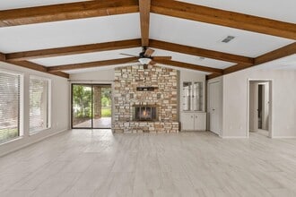 106 Cross Bow in Horseshoe Bay, TX - Building Photo - Building Photo