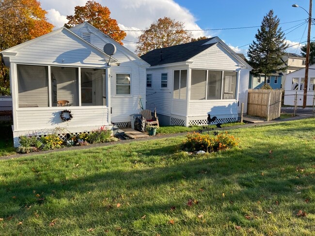 31 W Old Orchard Ave, Unit A in Old Orchard Beach, ME - Building Photo - Building Photo