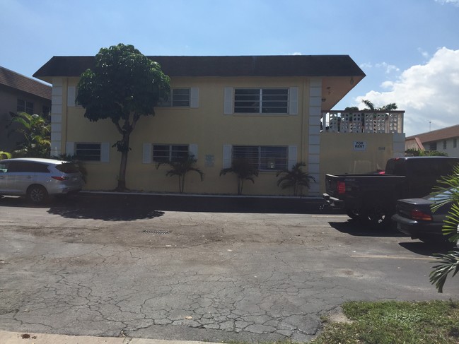 Palm Tree Apartments in Hollywood, FL - Foto de edificio - Building Photo