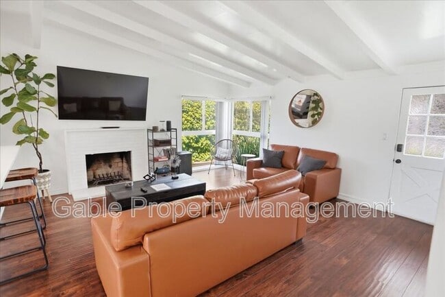 27453 Santa Clarita Rd in Santa Clarita, CA - Building Photo - Building Photo